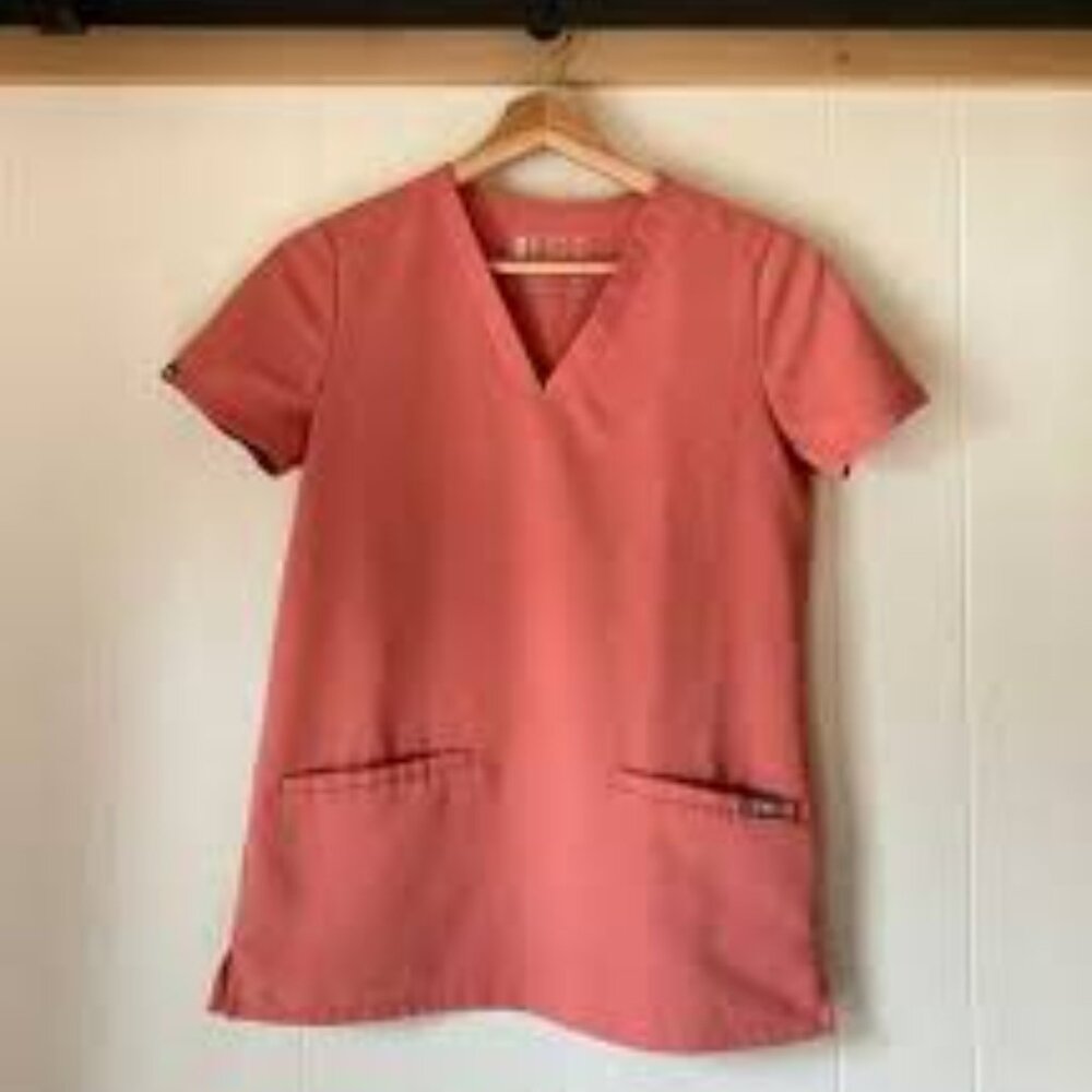 Figs Technical Collection in Coral Top Size Xs Pockest Medical Scrubs